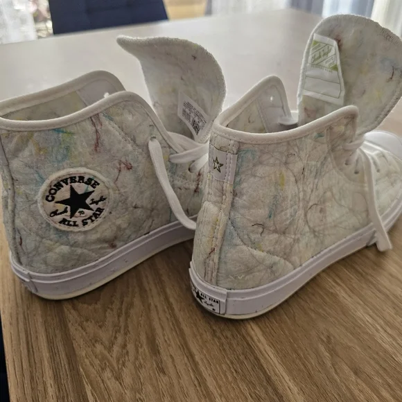 Converse unisex sizing- womens 9. - Picture 3 of 5